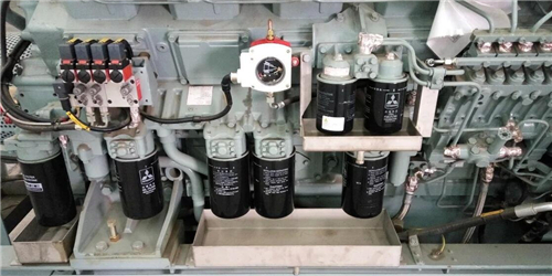 測量三菱S6R柴油發(fā)動機凸輪軸的凸輪升程